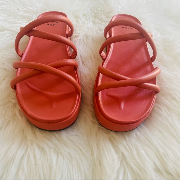 AND NWOT Pink Coral Dory Platform Sandals - Picture 10 of 11